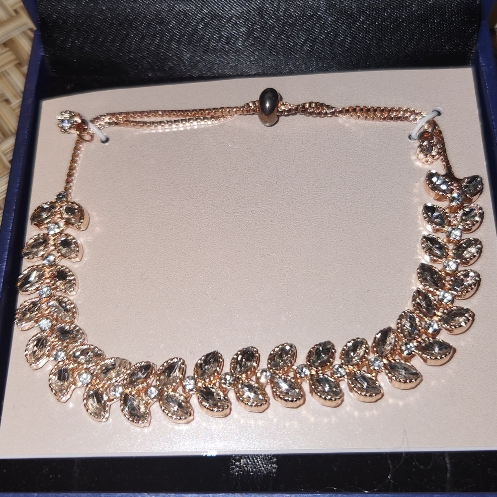 Leaf bracelet